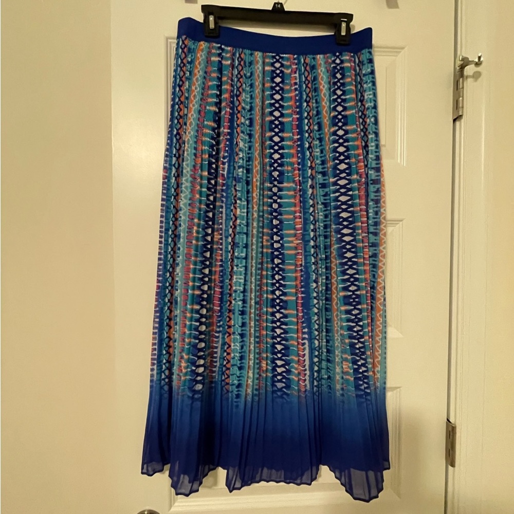 Ruby RD Skirt is a Blend of Blues, Teal & Rose w/Elastic Waist & lining Size 10